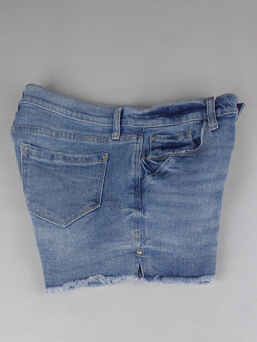 Kensie Denim Frayed Hem Women's Shorts .